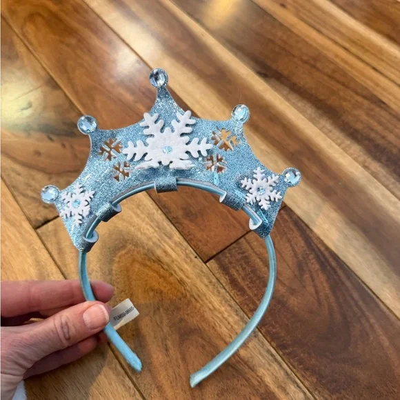 American Girl Willie Wisher Frozen Elsa Cape OS with Snowflake Design + crowns - Picture 4 of 5